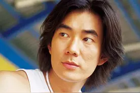 任贤齐出名多年，父母仍住在乡下旧屋里？为啥老人不愿去儿女身边图片