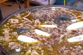福建企业高管晚上摆摊卖小吃，一口巨锅煮300斤，4小时卖光图片