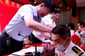 菏泽公交集团首批四星级驾驶员获表彰图片