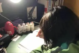 半夜一位爸爸的消息，“老师，你睡了没”，让整个家长群炸锅了图片