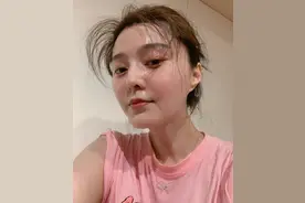 范冰冰未成名前照片，失去了十级美颜后，这“脸黄油头”太真实了图片