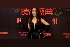 时尚盛典尴尬瞬间：刑菲掉假发片，吴昕暗讽关晓彤，王菊炒作翻车图片