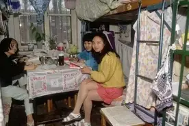八十年代老照片：图六是巡逻的警察，图九是“三八”线两旁的男女图片