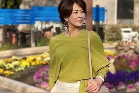 这才是60岁女人该有的打扮，优雅减龄不做作，过年照着穿好时髦图片