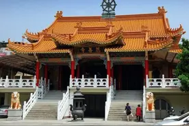 李嘉诚花30亿建庙，每日接400人还不受香火，内有私人防弹修禅室图片