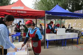 最强“跨界”！包头一幼儿园开起早点摊，老师变身服务员站台吆喝图片