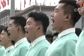 开场大合唱《我们走在大路上》，创作时蕴藏着周总理对人民深沉的爱图片