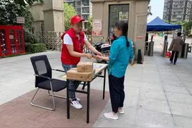 西安航天基地：办公室搬进小区里 上门服务解民忧图片