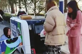 山西财经大学里来了无人快递车，“小蛮驴”真招大家喜欢图片