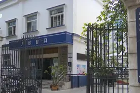 60000现金忘在共享单车车框！吓哭到派出所求助，民警火速找回图片