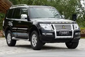 新一代美版三菱帕杰罗曝光！折合人民币20万，越野不惯着丰田霸道图片