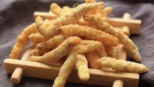 有种作物地，下块茎很像蚕宝宝，在北方栽培居多，你认识吗