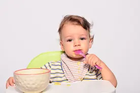 长沙小女孩腹痛难忍，一查胃里竟塞满了头发！得知原因爸妈崩溃了图片