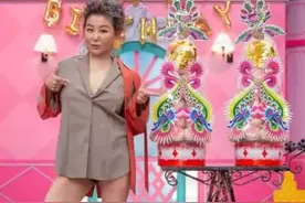 她是亿万富婆，认了8个干儿子，还狠扇过林心如，今55岁仍未婚！图片