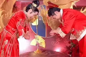 55岁的网红猫七七嫁给小18岁的新郎！黄晓明、刘晓庆送上新婚祝福图片