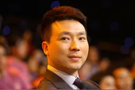 “国脸”康辉常从梦里哭醒：我愧对去世的妈妈图片