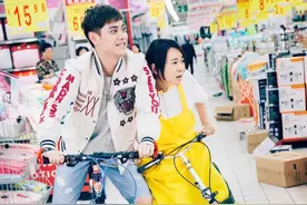 快40岁的大妈恋上20岁小伙，竟然还谈起了恋爱图片