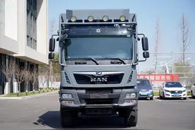 885万的越野房车长啥样？升顶露台、全时8驱，堪称移动别墅图片