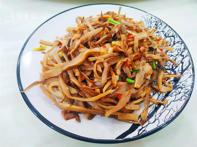 它是“瘦身菜”，含有7种氨基酸，吸脂刮油，小肚腩悄悄不见了