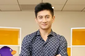 刘诗诗吴奇隆低调现身医院，网友猜疑怀上二胎？粉丝：仅是打疫苗图片