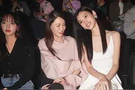 奚梦瑶虽然选对了裙子，却选错了袜子，没有陈乔恩的腿显细图片