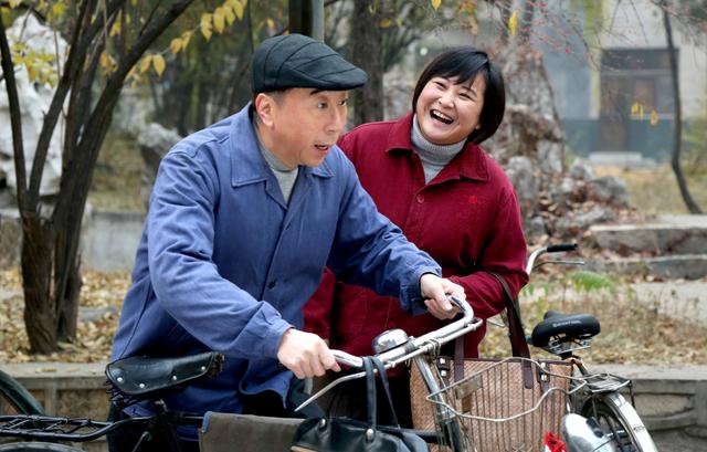 “寒门孝女”贾玲的成名秘史，和她背后的4位重要人物