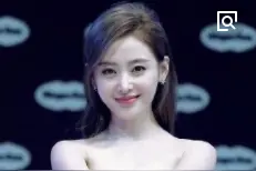 为何70后的何炅比90后的张艺兴还年轻？两张床上照片给出答案！图片