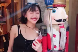 藏族男孩丁真旧照被扒，银戒指金耳环杀马特头型，网友大呼幻灭了图片