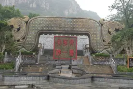 齐鲁第一大佛，与云冈石窟同时代，就在济南风景秀丽的青铜山图片