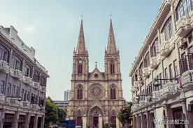 广州必到打卡景点石室圣心大教堂，大型石结构天主教堂，精致宏伟图片