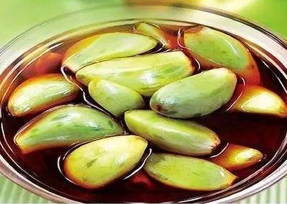 腊八蒜腌成绿色又变黄，是发霉了吗？这时候需要检查几件事