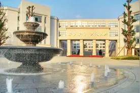 四川"豪华"大学宿舍！空调、独卫、阳台齐全，关键还能自选室友、宿舍！图片