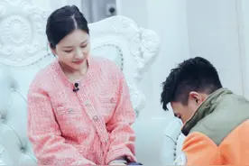 杜淳为老婆王灿洗脚：理解和包容，是婚姻幸福的秘籍图片