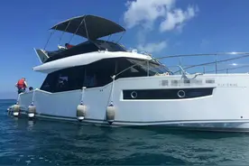 三亚游艇七：八月到三亚租游艇，如何选择游艇和档期图片