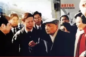 邓小平如何让人民摆脱贫困走上富裕道路的？图片