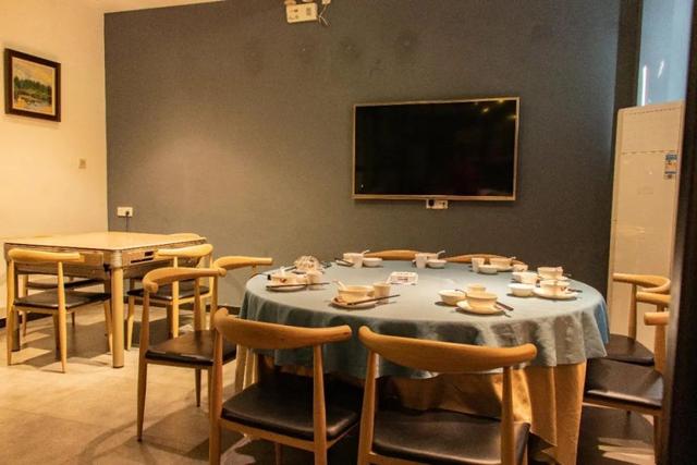 火锅店吃的有黄有稠的花胶鸡锅 2026年火锅店的花胶鸡汤 浓稠