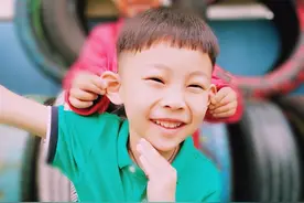 娃的5种行为家长认为是坏毛病，其实是智商高的表现，别看错了图片