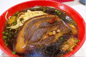 南京这家大肉面馆，盛传他家的大肉超级大，去吃过才知道真相图片