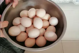 巧剥鸡蛋皮图片
