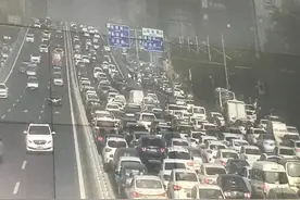 今日早高峰 太原市南中环为啥堵了1.5公里？图片