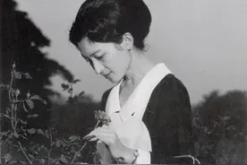 日本第一位“平民皇后”美智子：被婆婆折磨41年，沦为生育机器图片