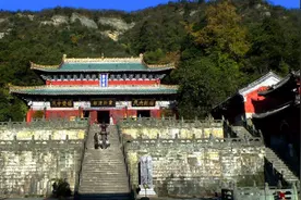 实拍与武当山女道长一起修道的一天，会玩微信，没有经历过爱情图片