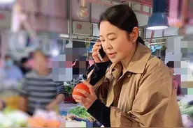 61岁倪萍罕出镜，皮肤松到垂下来，气质佳被第四任丈夫宠成公主图片