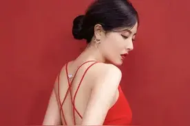 冷艳与古典结合的美女：曾黎，44岁的颜值，身材保持得超好图片