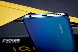 iQOO Z1x图赏：蔚蓝光影耀海波，5G流畅新先锋图片
