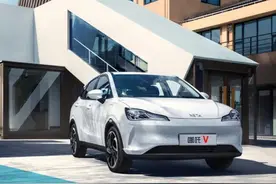 续航400公里售价却不到6万元，哪吒V能否超越五菱MINI?图片
