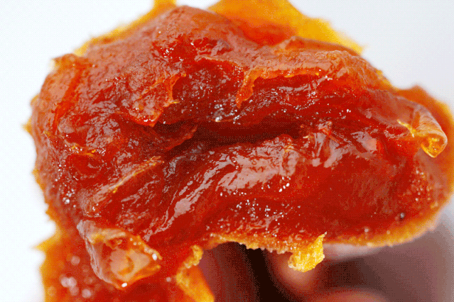 这种水果你吃过吗，绵软能用吸管嘬，其中良品晒干晾制后还有流心