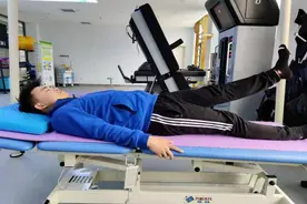 老人摔跤为何致命？家有65岁以上的人都应该看看图片