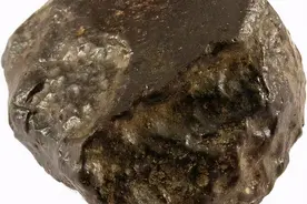 如何发现被沙漠掩盖的陨石图片