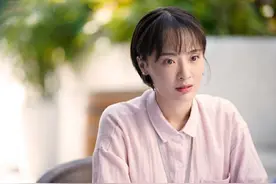 28岁女星生日官宣怀孕！满沙发礼物拆到手软，两个月前刚公布恋情图片